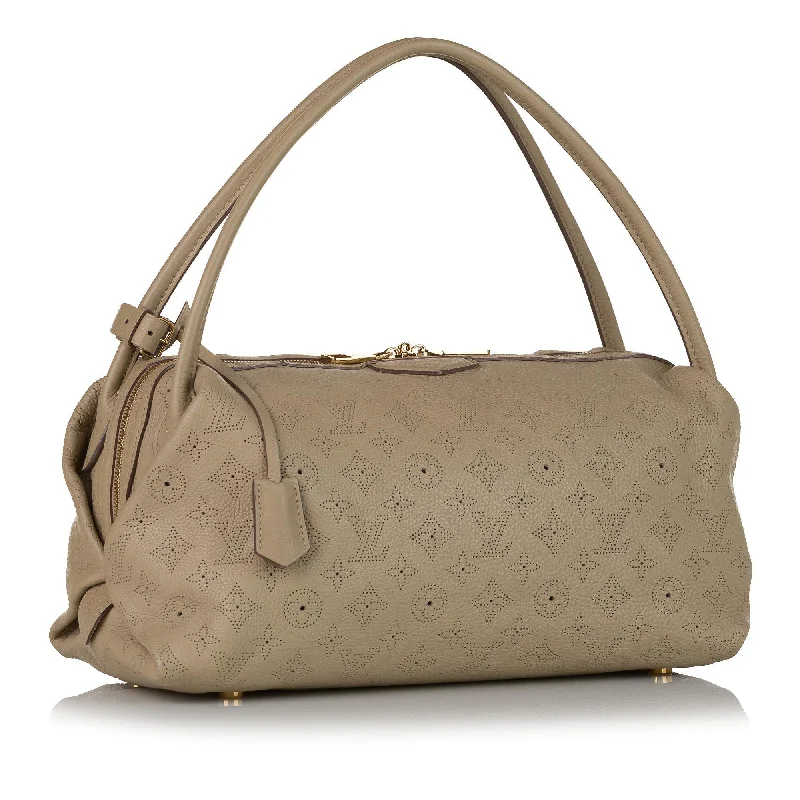 Ladies Louis Vuitton Petite Malle bags with a star - shaped charm for cutenessLouis Vuitton Mahina Galatea MM (SHG-37691)