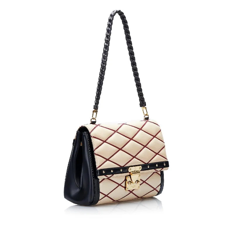 Ladies Louis Vuitton Petite Malle bags with a star - shaped charm for cutenessLouis Vuitton Malletage Pochette Flap Bag (SHG-hsxRNQ)