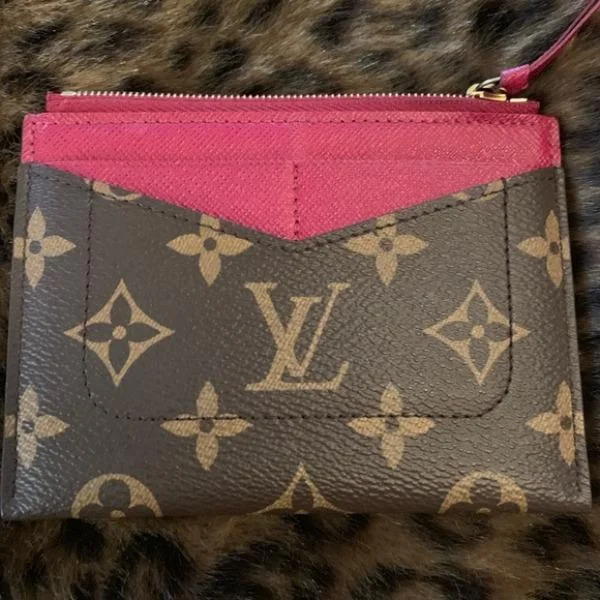 Louis Vuitton Capucines bags with smooth calfskin leather for luxuryLouis Vuitton Zipped Card Holder Monogram Raisin Purple