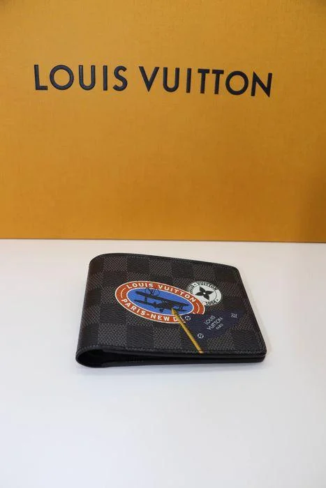 Louis Vuitton Twist bags with the iconic LV - turnlock closureLouis Vuitton League Damier Graphite Canvas Multiple Wallet 2017