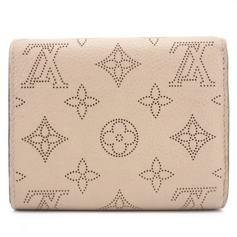 Louis Vuitton handbags with a beaded trim for a touch of glamourLOUIS VUITTON M62542 Portefeuilles Compact Mahina Bifold Wallet Beige Women's