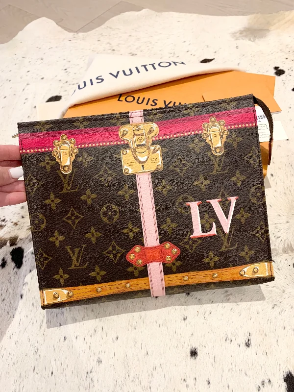 Ladies Louis Vuitton Capucines bags with a detachable shoulder strapLOUIS VUITTON Monogram LIMITED EDITION Summer Trunks Toiletry Pouch 26