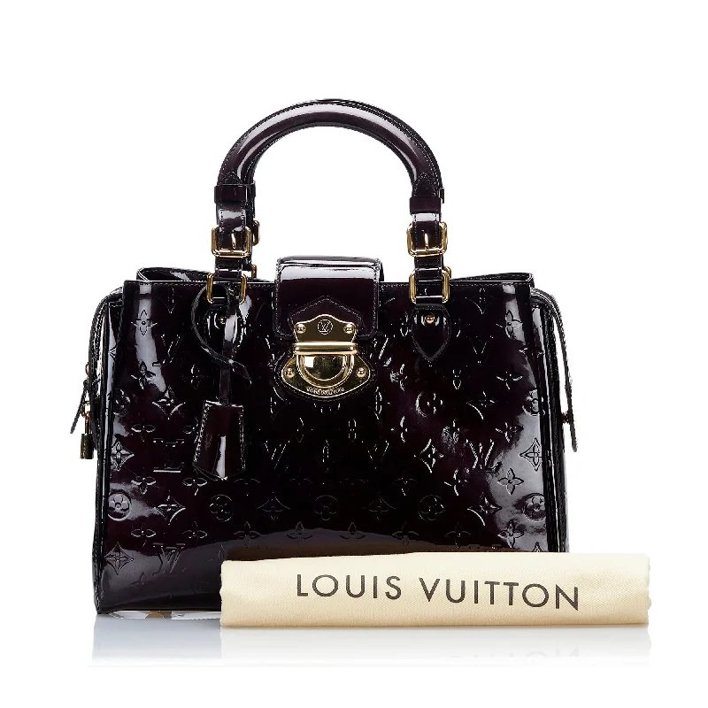 Louis Vuitton handbags with a beaded trim for a touch of glamourLouis Vuitton Melrose Avenue Dark Red Monogram Vernis