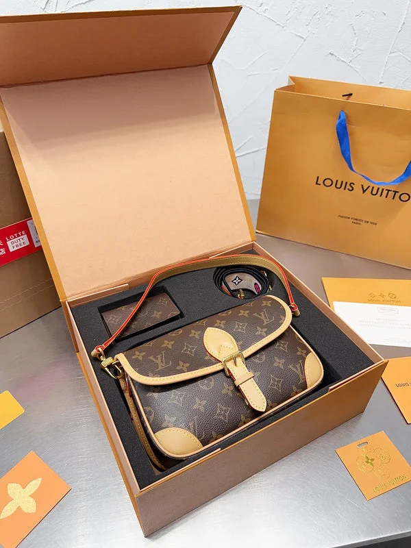 Louis Vuitton bags with a chain - link trim and a leather body for a modern edgeFranco Shops - Louis Vuittons  - 15020