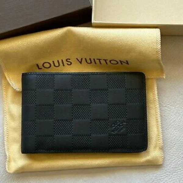 Louis Vuitton Twist bags with the iconic LV - turnlock closureLouis Vuitton Multiple Wallet Damier Infini Leather Onyx