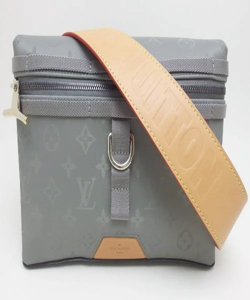 Louis Vuitton backpacks with a multi - pocket organization for functionalityLouis Vuitton Messenger PM Monogram Titanium