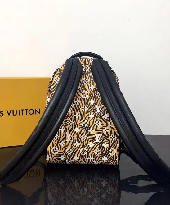 Medium - sized Louis Vuitton tote bags for work and shoppingLouis Vuitton Palm Springs PM Jungle