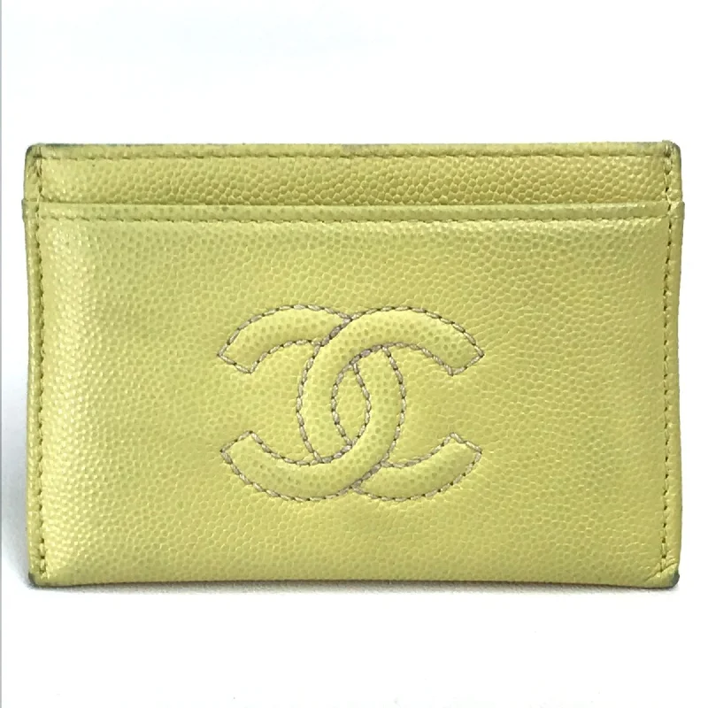 Chanel Quilted Leather Shoulder Bag for FashionistasChanel CC Mark Pass holder Card Case Light yellow