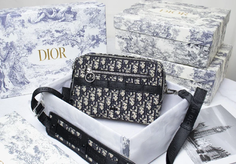 Luxury Christian Dior crossbody bags with a chain - link strapEN - New Arrival Bags Christian Dior 102