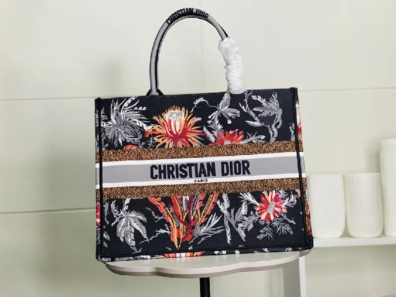 Christian Dior crossbody bags with a front - flap pocket for easy accessEN - New Arrival Bags Christian Dior 120