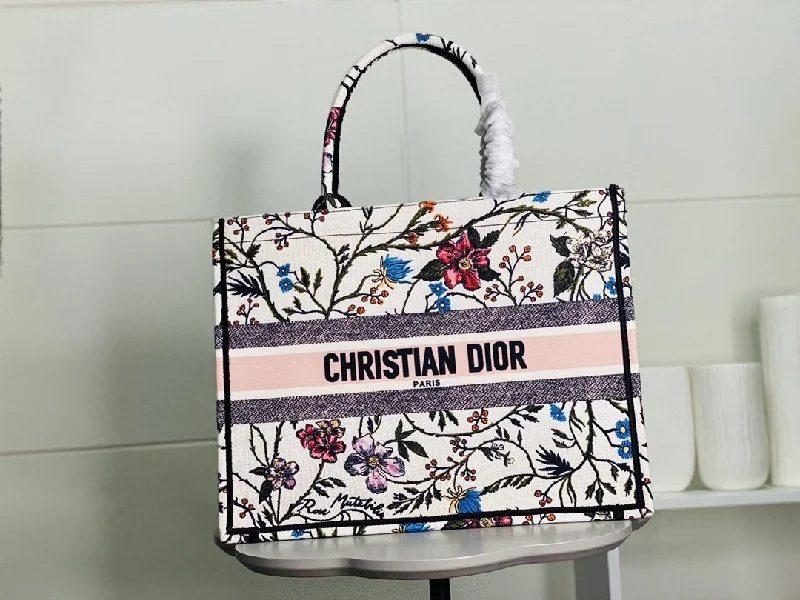 Christian Dior Saddle bags with a patent leather finish for a shiny lookEN - New Arrival Bags Christian Dior 121