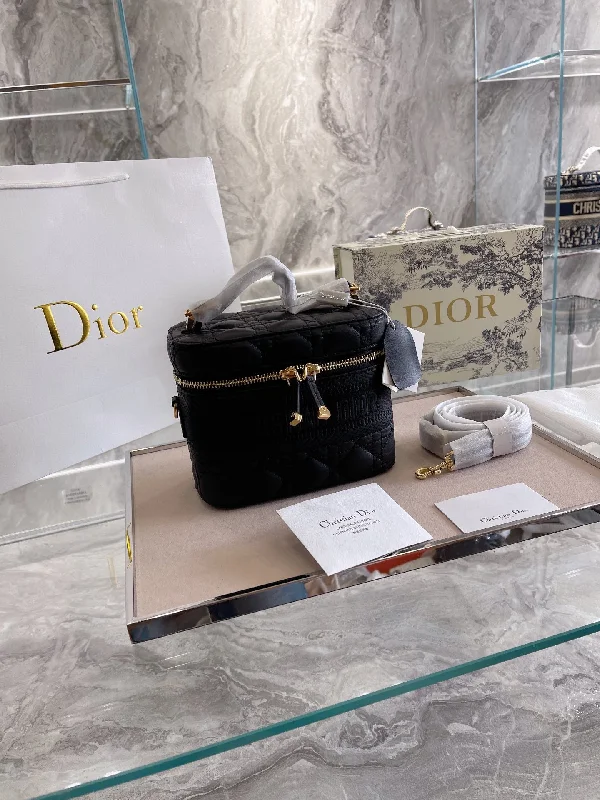 Christian Dior crossbody bags with a front - flap pocket for easy accessEN - NEW Arrival Bags Christian Dior 215