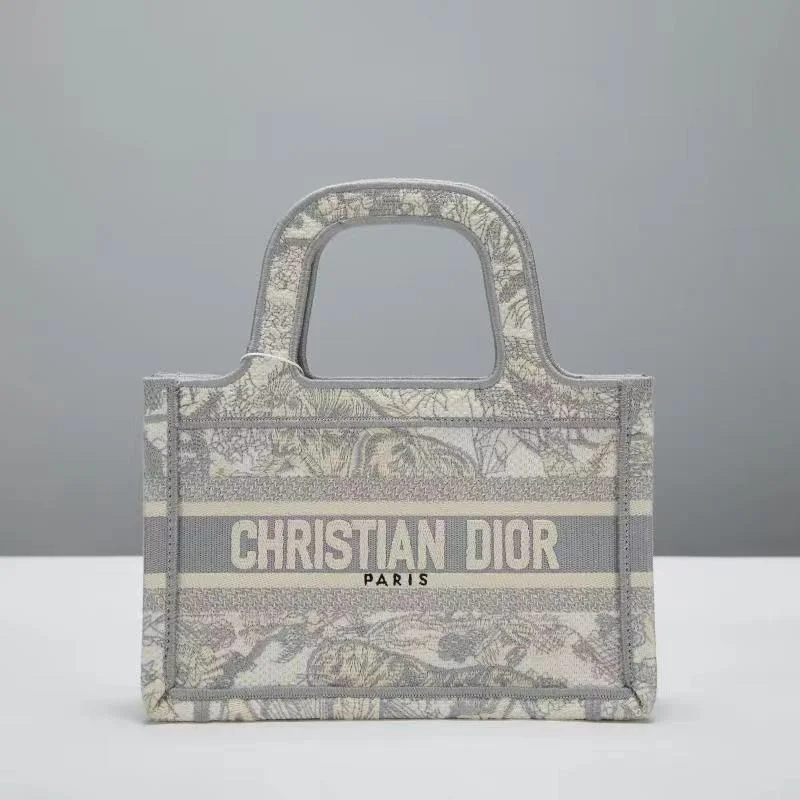 Fashion - forward Christian Dior tote bags for the modern womanEN - New Arrival Bags Christian Dior 269