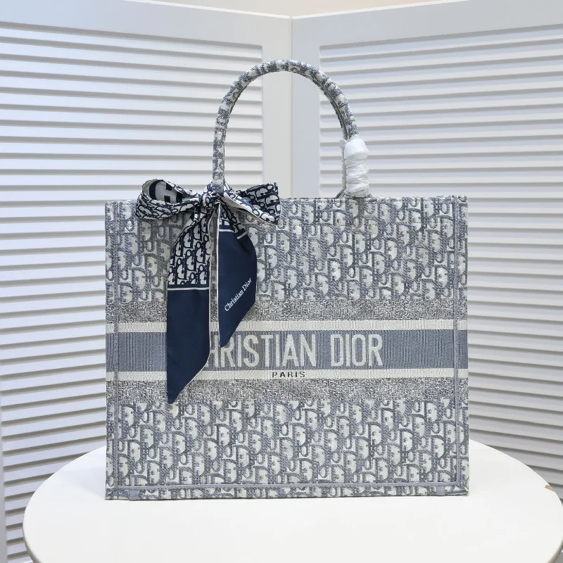 Christian Dior handbags with a detachable mirror for on - the - go touch - upsEN - New Arrival Bags Christian Dior 289