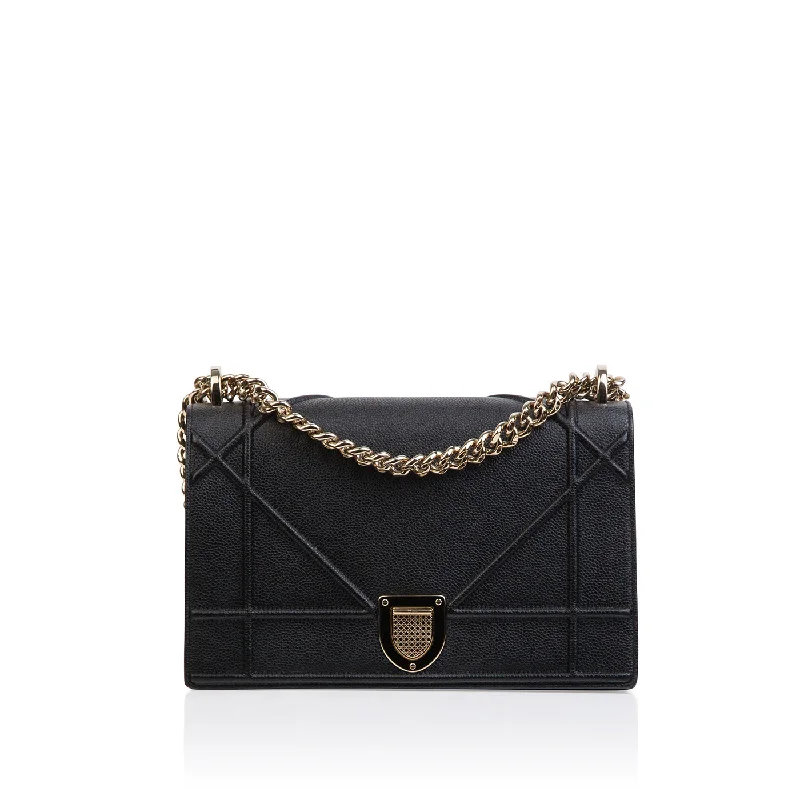 Stylish Christian Dior shoulder bags with a tassel - adorned zipperDiorama - Grained Leather