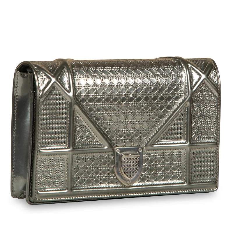 Christian Dior Saddle bags with a distressed leather finishDiorama WOC - Silver