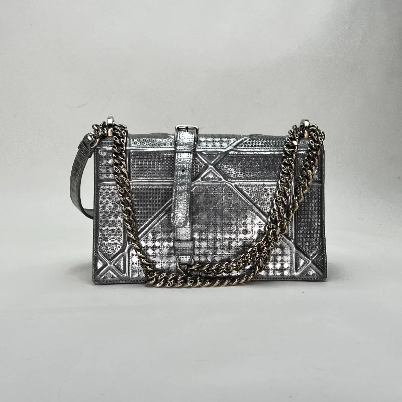 Christian Dior handbags with a snap - button closure and a decorative buckleDiorama Medium Silver Shoulder Bag in Calfskin, Silver hardware