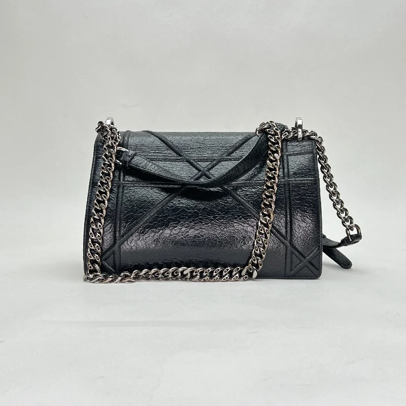 Christian Dior bags with a zip - top closure and multiple compartmentsDiorama Medium Black Shoulder Bag in Distressed Leather, Silver hardware