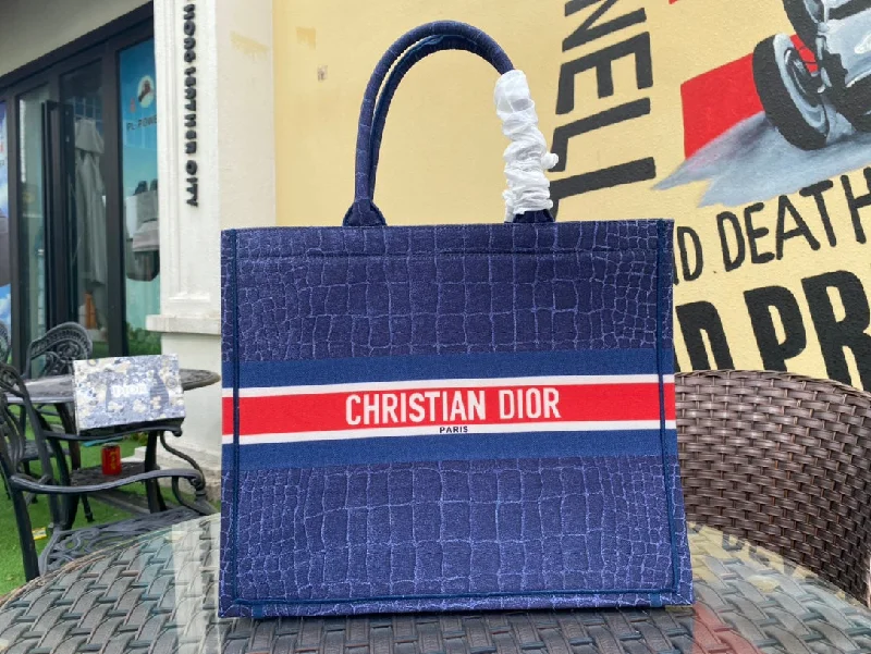 Christian Dior bags with a side - pocket for holding a water bottleNew Lux Bags Christian Dior 378