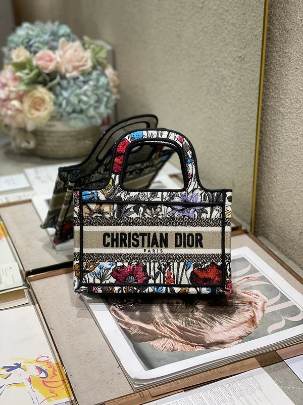 Christian Dior handbags with a detachable mirror for on - the - go touch - upsWF - Dior Bags - 538